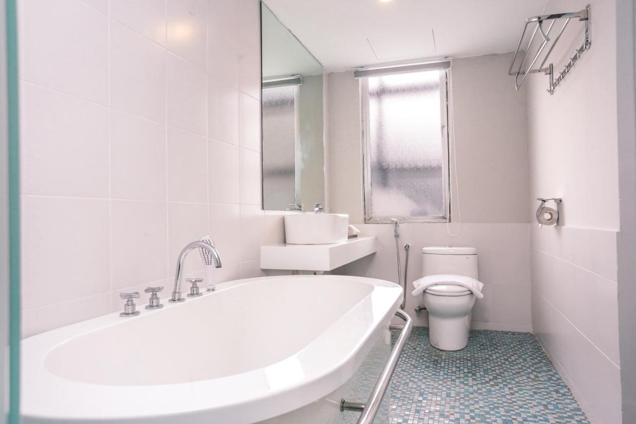 Days Hotel & Suites By Wyndham Kl - Chan Sow Lin Mrt Or Lrt Kuala Lumpur Eksteriør billede
