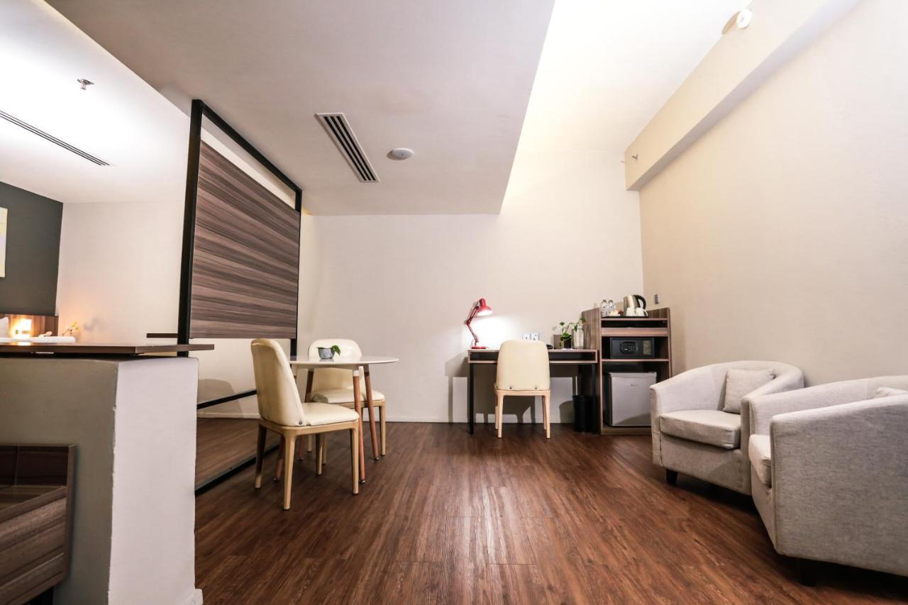 Days Hotel & Suites By Wyndham Kl - Chan Sow Lin Mrt Or Lrt Kuala Lumpur Eksteriør billede