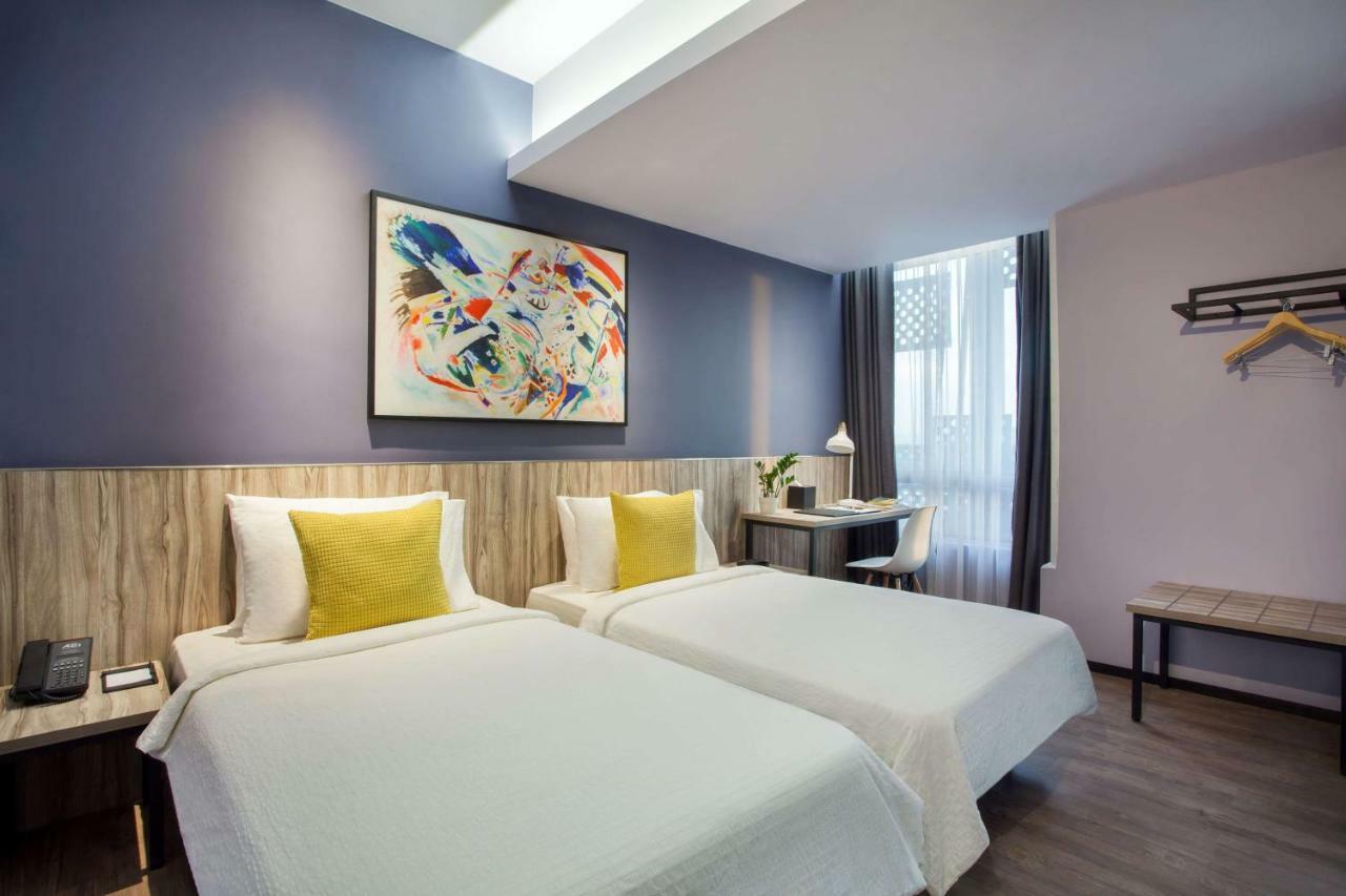 Days Hotel & Suites By Wyndham Kl - Chan Sow Lin Mrt Or Lrt Kuala Lumpur Eksteriør billede